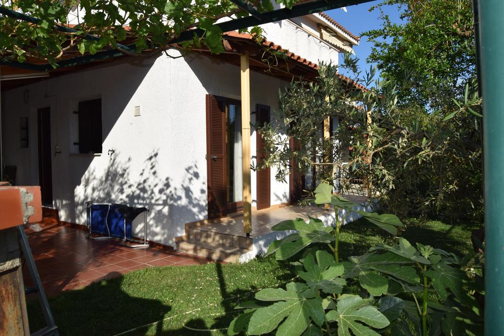Beautiful Home By The Sea PalaiónTsiflíkion Exterior foto